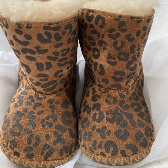- Leopard print toddler Ugg - Picture 2 of 4